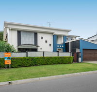 Campbell St 11 Moffat Beach - Cruises Travel