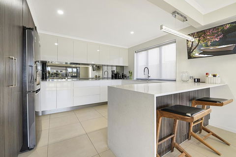 CANAL HOME NEAR MOOLOOLABA - Travel Search 3