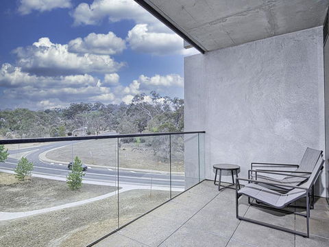 CANBERRA CHIC-hosted By:L'Abode Accommodation - Tourism Guide 1