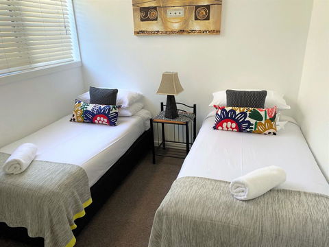 Canberra Short Term And Holiday Accommodation - Travel Agents 1