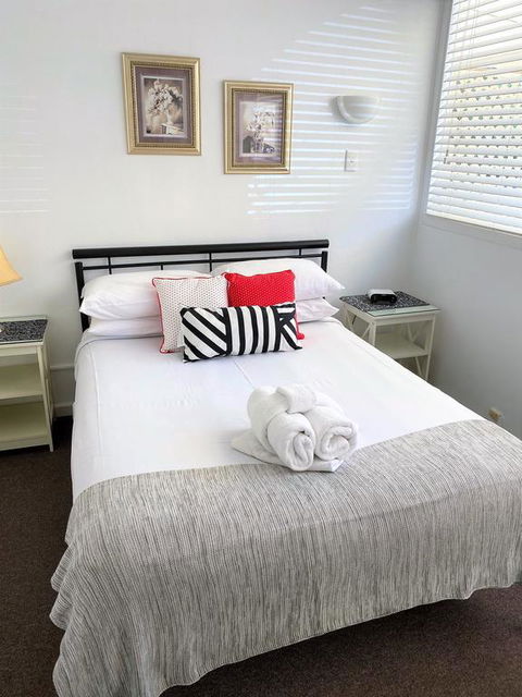 Canberra Short Term And Holiday Accommodation - Travel Agents 3