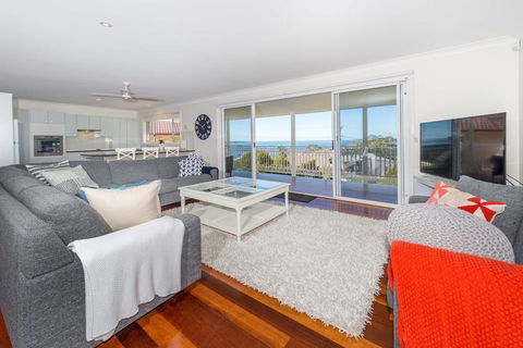 Canomii Close 24 - Nelson Bay - Cruises Travel 1