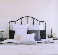 Capitol Executive Apartment on London Circuit - Cruises Travel