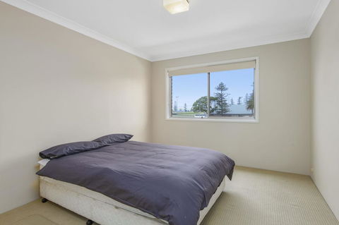 Capri Unit 9, 6 Gordon Street - Travel Agents 2