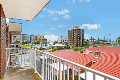 Capri Unit 9, 6 Gordon Street - Travel Agents 0