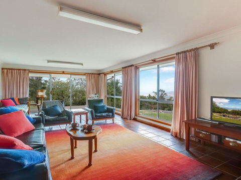 Captain's Lookout - Elevated Ocean Views, Rural Stay - Tourism Guide 3