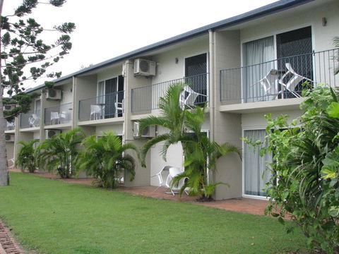 Cardwell Beachcomber Motel & Tourist Park - Travel Agents 3