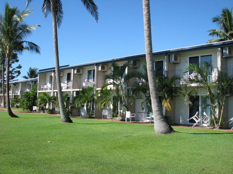 Cardwell Beachcomber Motel & Tourist Park - Travel Agents 0