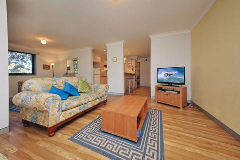 Carindale, Unit 24, 19 - 23 Dowling Street - Cruises Travel 0