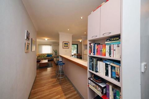 Carindale, Unit 24, 19 - 23 Dowling Street - Cruises Travel 1