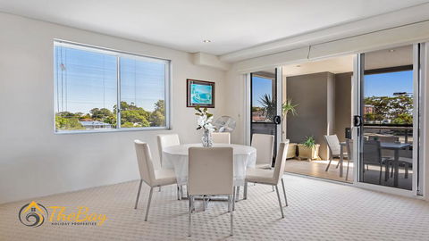 Carrington No.4 - Nelson Bay CBD - Cruises Travel 1