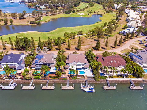 Castaway At The Greens - Travel Search 2