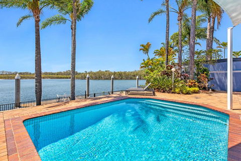 Castaway At The Greens - Travel Search 1