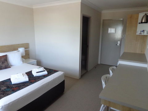 Castle Crest Motel - Cruises Travel 2