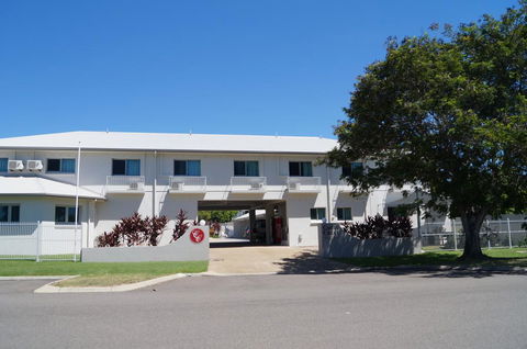 Castle Crest Motel - Cruises Travel 0