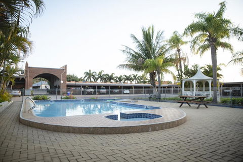 Castle Motor Lodge - Travel Search 3
