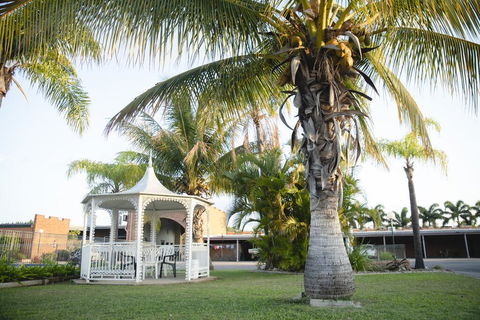 Castle Motor Lodge - Travel Search 1