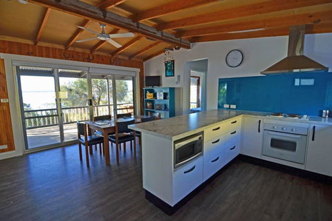 CDC-625 Beach House - Travel Search 0