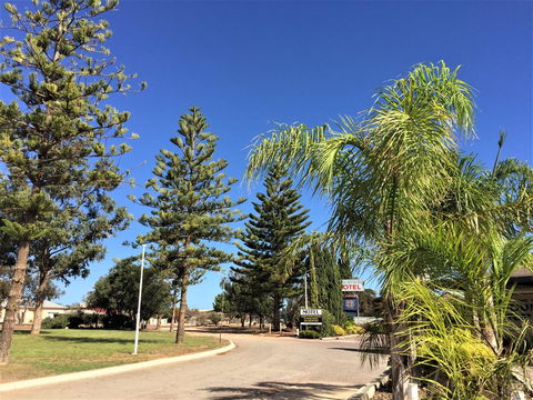 Ceduna Motor Inn - Cruises Travel 1