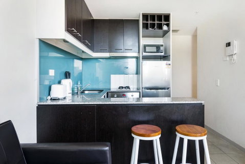 Central And Modern Apartment In Melbourne CBD - Tourism Guide 2