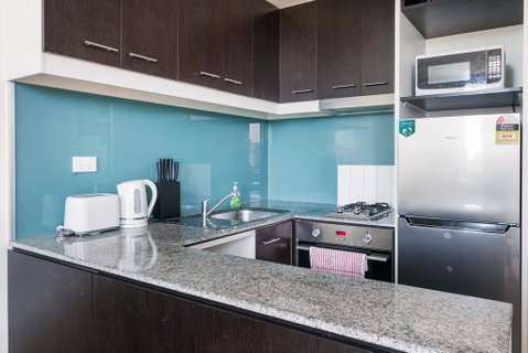 Central And Modern Apartment In Melbourne CBD - Tourism Guide 3