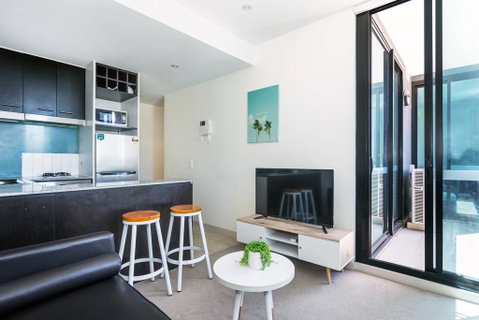 Central And Modern Apartment In Melbourne CBD - Tourism Guide 0