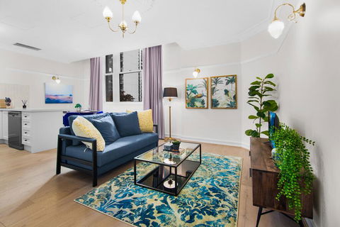 Central Apartment With Spacious Living And Dining - Tourism Guide 0