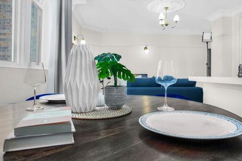 Central Apartment With Spacious Living And Dining - Tourism Guide 1