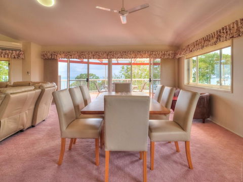 Charlton Apartments On The Esplanade - Travel Search 3