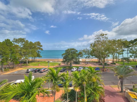 Charlton Apartments On The Esplanade - Travel Search 2