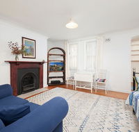 Charming Centrally Located 2 Bedroom Accommodation - Cruises Travel