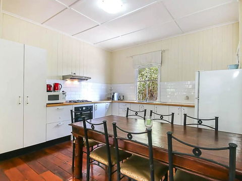 Charming Characterful Rustic-style Home Near The Gabba - Tourism Guide 1