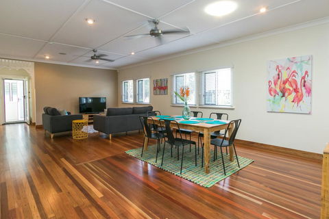 Charming Home By The Sea - Travel Search 0