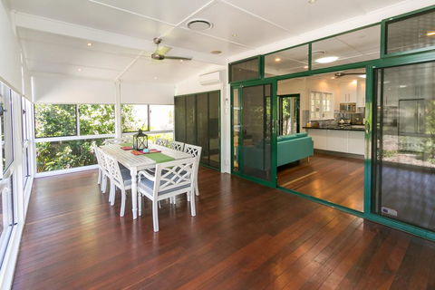 Charming Home By The Sea - Travel Search 3