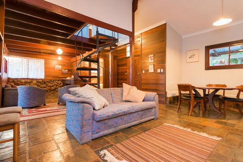 Chestnut Brae Farmstay - Cruises Travel 1