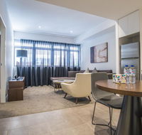 Chic  comfy 1 Bed home Silkari Suite Chdatswood - Travel Search
