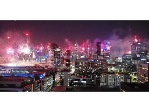 Chic, Modern & Stylish.Stunning Views,Free Parking - Travel Agents 2