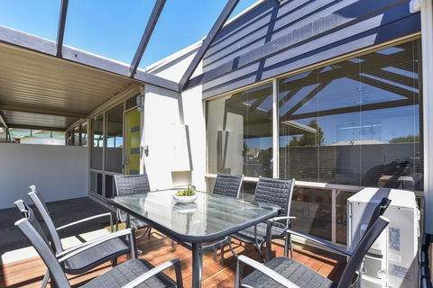 City Courtyard Apartment - Travel Search 1