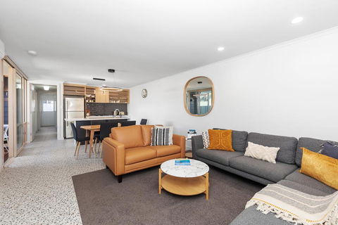 City Courtyard Apartment - Travel Search 2
