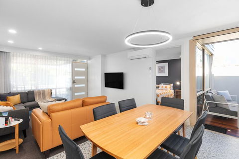 City Courtyard Apartment - Travel Search 3