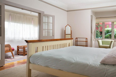 Classic Bungalow - Travel Agents 1