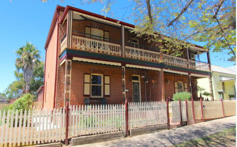 Classic Old Style House - Travel Search 0