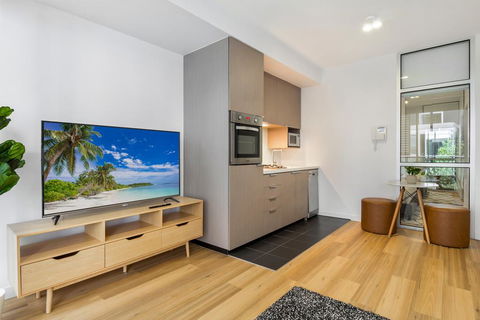 Clean Modern Apartment 15 Mins From City On Tram - Cruises Travel 1
