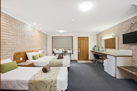 Clifford Gardens Motor Inn - Cruises Travel 2