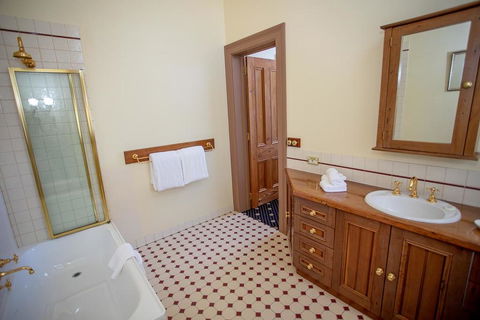 Clocktower Suites - Cruises Travel 2