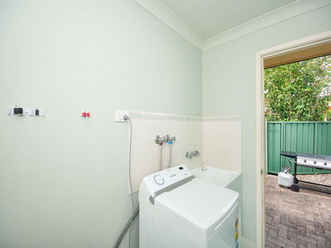 Close To Tea Gardens Waterfront - Travel Agents 2