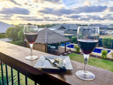 Coastal Paradise Holiday Home: Swimming Pool + WiFi - Travel Search 0