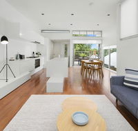Cogens Two Bedroom Townhouse - Travel Agents