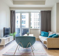 Collins St Chic with Netflix Free Wine Free Wifi - Tourism Guide