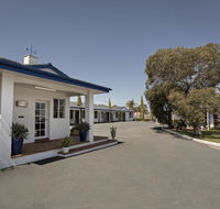 Colonial Motel  Apartments - Cruises Travel